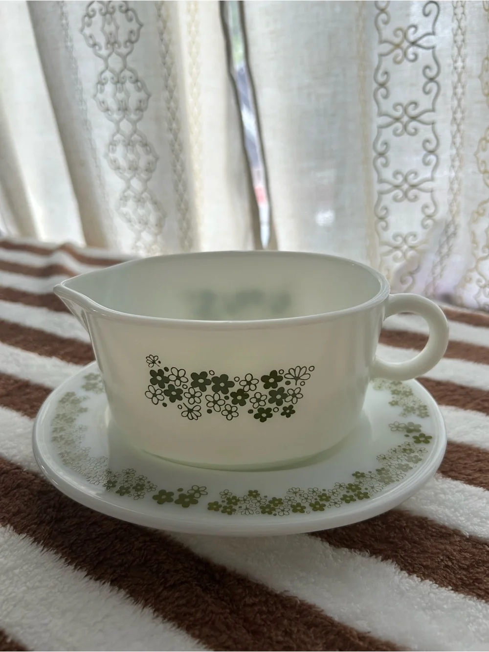 Vintage Pyrex Spring Blossom/ Crazy Daisy Gravy Boat and Saucer